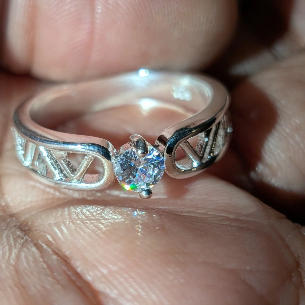 Stunning 925 Silver Unisex Ring Sz 9